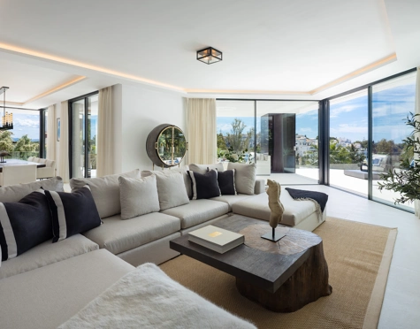 Villa for sale in El Madroñal, Benahavis