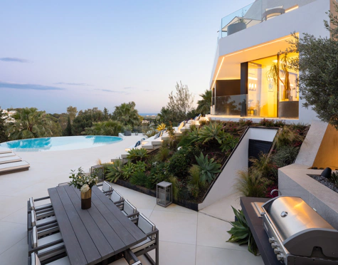 Villa for sale in El Madroñal, Benahavis