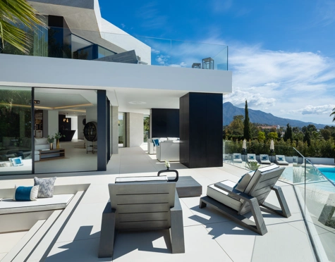 Villa for sale in El Madroñal, Benahavis