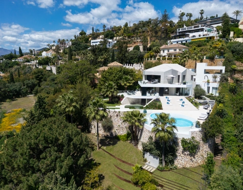 Villa for sale in El Madroñal, Benahavis