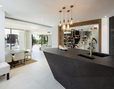 Villa for sale in El Madroñal, Benahavis