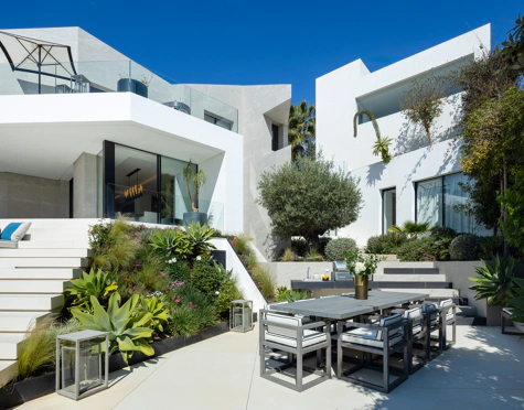 Villa for sale in El Madroñal, Benahavis