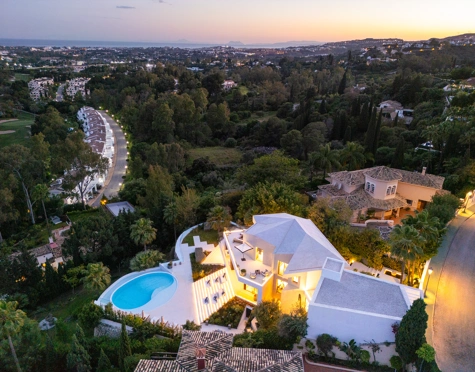 Villa for sale in El Madroñal, Benahavis