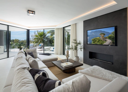 OBRA MAESTRA CONTEMPORÁNEA CON VISTAS PANORÁMICAS AL MAR EN EL HERROJO ALTO, BENAHAVÍS