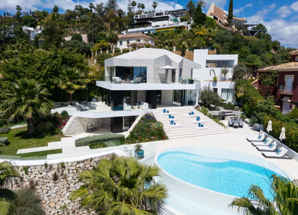 OBRA MAESTRA CONTEMPORÁNEA CON VISTAS PANORÁMICAS AL MAR EN EL HERROJO ALTO, BENAHAVÍS