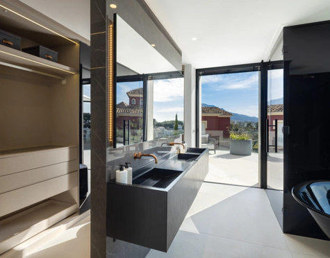 Villa for sale in El Madroñal, Benahavis