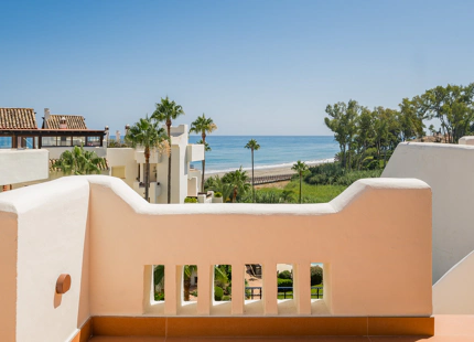 ÁTICO TOTALMENTE RENOVADO CON VISTAS FRONTALES AL MAR EN BAHÍA DEL VELERÍN