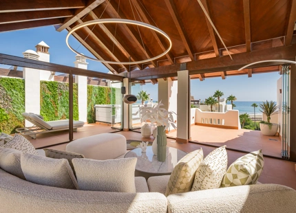 ÁTICO TOTALMENTE RENOVADO CON VISTAS FRONTALES AL MAR EN BAHÍA DEL VELERÍN