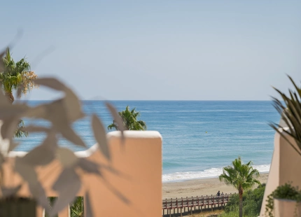 ÁTICO TOTALMENTE RENOVADO CON VISTAS FRONTALES AL MAR EN BAHÍA DEL VELERÍN