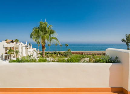 ÁTICO DE LUJO TOTALMENTE RENOVADO CON VISTAS AL MAR EN BAHÍA DEL VELERÍN