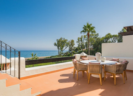 ÁTICO DE LUJO TOTALMENTE RENOVADO CON VISTAS AL MAR EN BAHÍA DEL VELERÍN