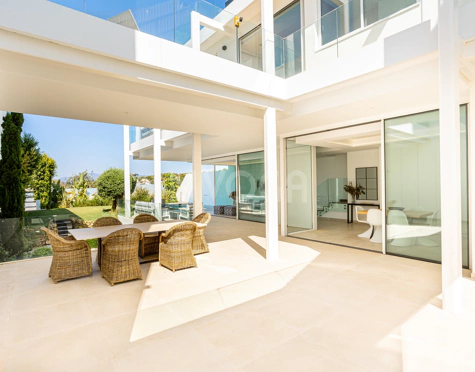 Villa en venta en Valdeolletas, Marbella