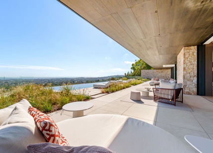 ARCHITECTURAL MASTERPIECE WITH PANORAMIC VIEWS IN EL HERROJO ALTO