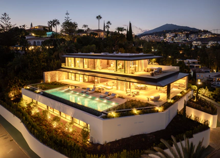 ARCHITECTURAL MASTERPIECE WITH PANORAMIC VIEWS IN EL HERROJO ALTO
