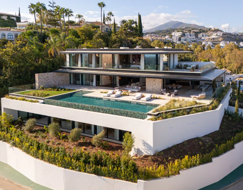ARCHITECTURAL MASTERPIECE WITH PANORAMIC VIEWS IN EL HERROJO ALTO