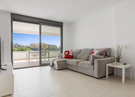 ÁTICO A ESTRENAR CON SPA EN VENTA EN SELWO, ESTEPONA