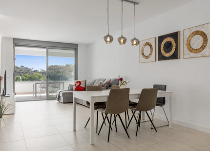 ÁTICO A ESTRENAR CON SPA EN VENTA EN SELWO, ESTEPONA