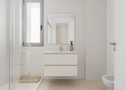 ÁTICO A ESTRENAR CON SPA EN VENTA EN SELWO, ESTEPONA