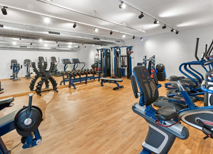 ÁTICO A ESTRENAR CON SPA EN VENTA EN SELWO, ESTEPONA