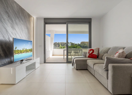 ÁTICO A ESTRENAR CON SPA EN VENTA EN SELWO, ESTEPONA