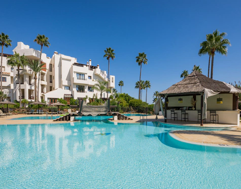 Ground Floor Apartment for sale in Bahía del Velerín, Estepona East