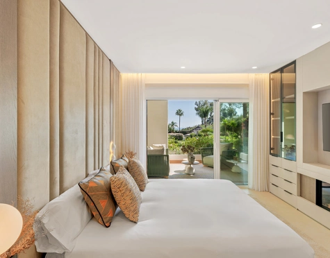 Ground Floor Apartment for sale in Bahía del Velerín, Estepona East