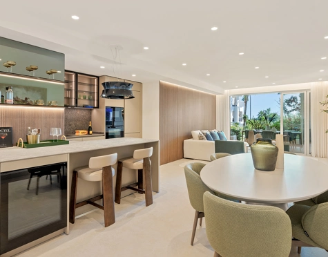 Ground Floor Apartment for sale in Bahía del Velerín, Estepona East