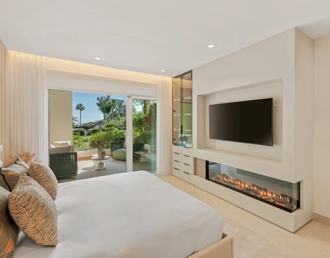 Ground Floor Apartment for sale in Bahía del Velerín, Estepona East