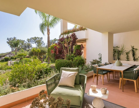 Ground Floor Apartment for sale in Bahía del Velerín, Estepona East