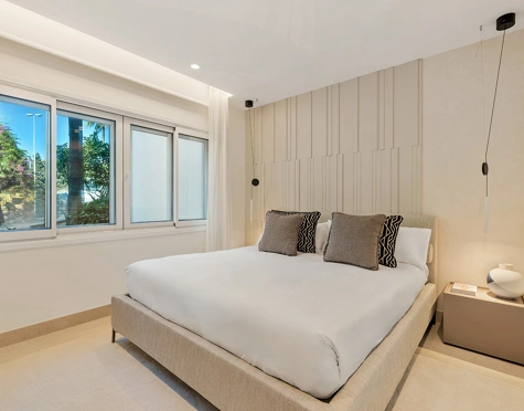 Ground Floor Apartment for sale in Bahía del Velerín, Estepona East