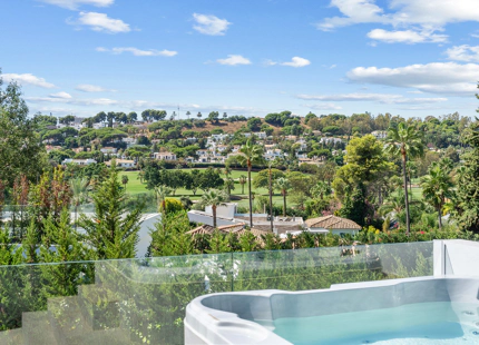 ELEGANT FAMILY VILLA WITH MODERN UPGRADES AND GOLF VIEWS IN NUEVA ANDALUCÍA