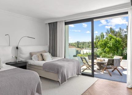 ELEGANT FAMILY VILLA WITH MODERN UPGRADES AND GOLF VIEWS IN NUEVA ANDALUCÍA