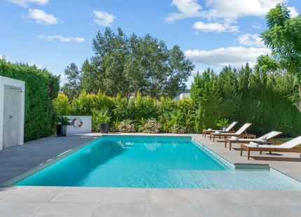 ELEGANT FAMILY VILLA WITH MODERN UPGRADES AND GOLF VIEWS IN NUEVA ANDALUCÍA