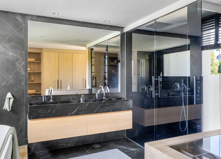 ELEGANT FAMILY VILLA WITH MODERN UPGRADES AND GOLF VIEWS IN NUEVA ANDALUCÍA