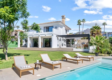 ELEGANT FAMILY VILLA WITH MODERN UPGRADES AND GOLF VIEWS IN NUEVA ANDALUCÍA