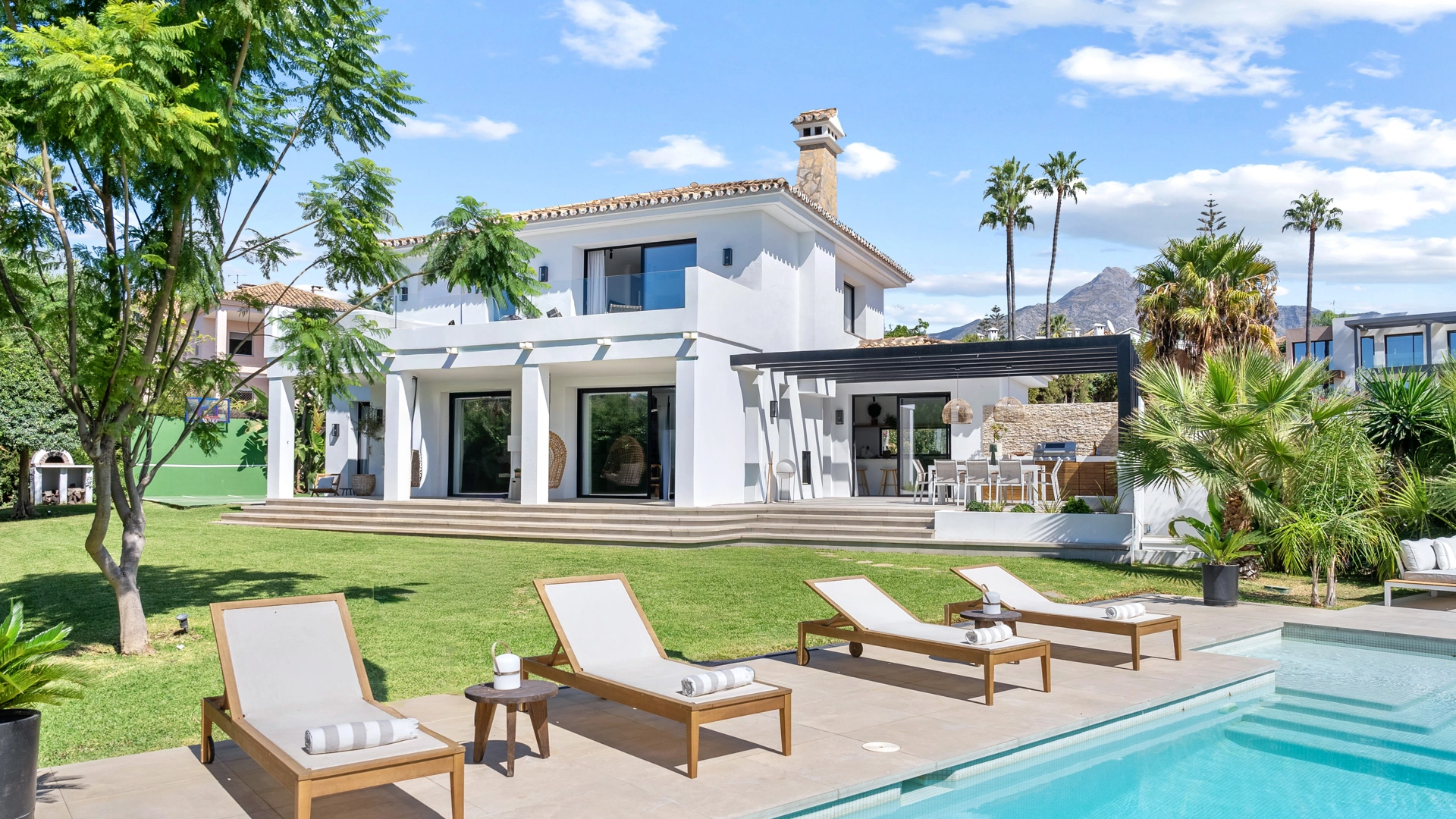 Villa for sale in Nueva Andalucia, Marbella