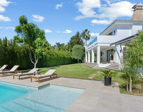 Villa en venta en Nueva Andalucia, Marbella
