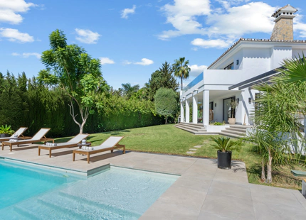 ELEGANT FAMILY VILLA WITH MODERN UPGRADES AND GOLF VIEWS IN NUEVA ANDALUCÍA