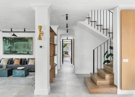 ELEGANT FAMILY VILLA WITH MODERN UPGRADES AND GOLF VIEWS IN NUEVA ANDALUCÍA