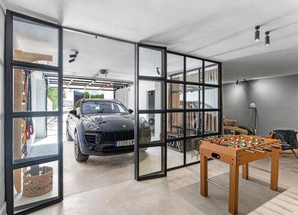 ELEGANT FAMILY VILLA WITH MODERN UPGRADES AND GOLF VIEWS IN NUEVA ANDALUCÍA