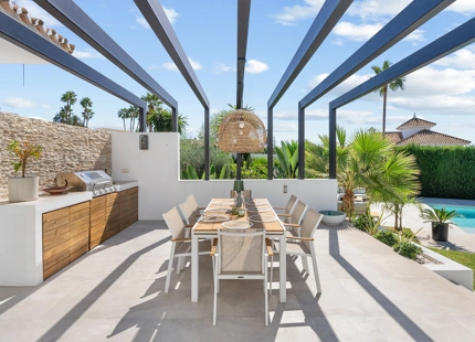 ELEGANT FAMILY VILLA WITH MODERN UPGRADES AND GOLF VIEWS IN NUEVA ANDALUCÍA