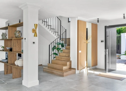 ELEGANT FAMILY VILLA WITH MODERN UPGRADES AND GOLF VIEWS IN NUEVA ANDALUCÍA