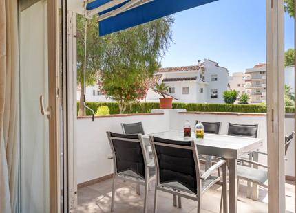 AMPLIO APARTAMENTO EN PLANTA BAJA EN VENTA EN NUEVA ANDALUCÍA, A POCOS PASOS DE PUERTO BANÚS