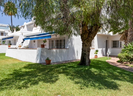 AMPLIO APARTAMENTO EN PLANTA BAJA EN VENTA EN NUEVA ANDALUCÍA, A POCOS PASOS DE PUERTO BANÚS