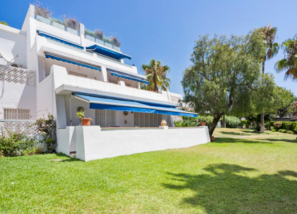 AMPLIO APARTAMENTO EN PLANTA BAJA EN VENTA EN NUEVA ANDALUCÍA, A POCOS PASOS DE PUERTO BANÚS