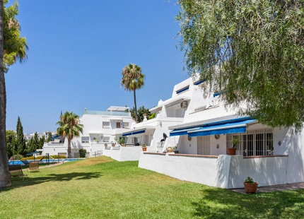 AMPLIO APARTAMENTO EN PLANTA BAJA EN VENTA EN NUEVA ANDALUCÍA, A POCOS PASOS DE PUERTO BANÚS