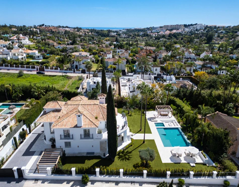 Villa en venta en Nueva Andalucia, Marbella