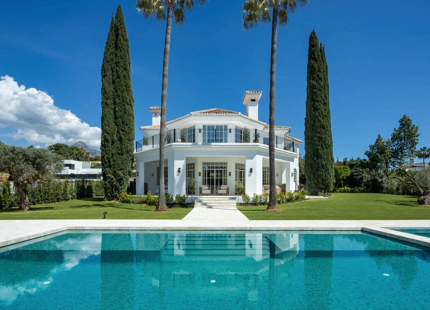 ELEGANT VILLA FOR SALE IN NUEVA ANDALUCÍA, MARBELLA