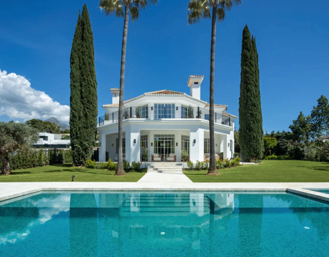 Villa en venta en Nueva Andalucia, Marbella