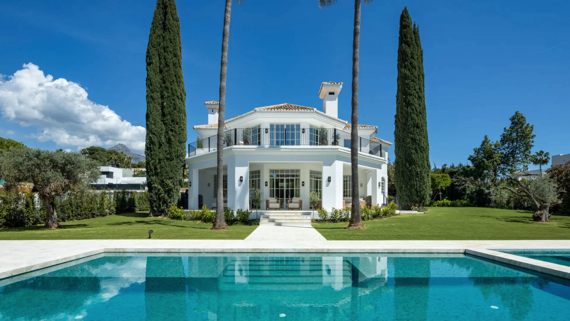 Villa for sale in Nueva Andalucia, Marbella